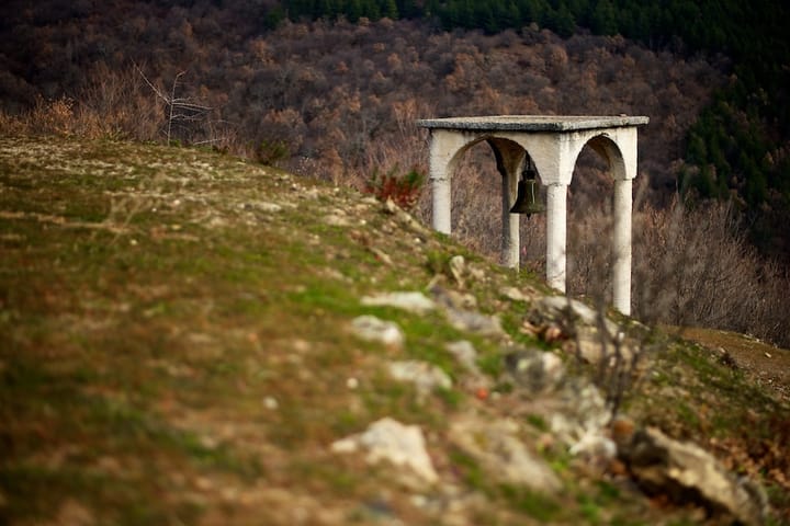 За тишината